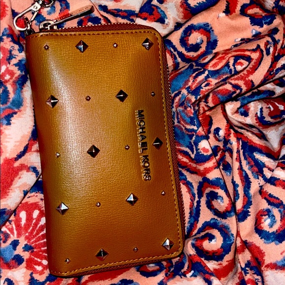 Michael Kors Bag & Wristlet - Picture 2 of 2